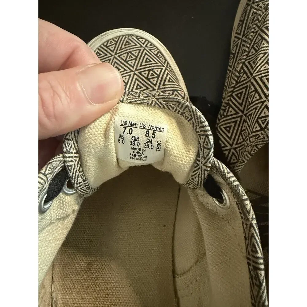Vans Geometric Triangle Print Canvas Sneakers Women’s 8.5 Men’s 7